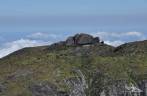 O Castelo do Açu, de onde partimos duas horas antes, visto do alto do Morro da Luva, no 2o dia de caminhada no Parque Nacional da Serra dos Órgãos, no Rio de Janeiro